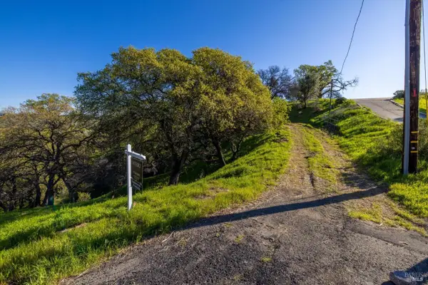 7031 Robindale Lane, Vacaville, CA 95688