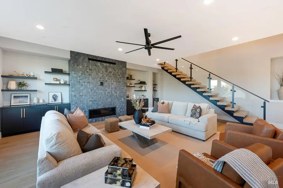 22 Oak Knoll Court, Petaluma, CA 94952 - Image #2