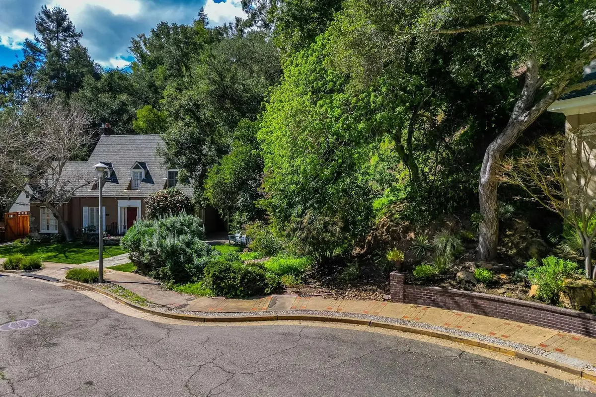 22 Valant Place, Piedmont, CA 94610 - Image #1