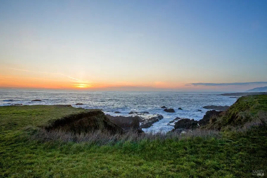 86 Steelhead Court, Whitethorn, CA 95589 - Image #3