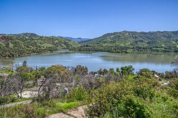 5851 Lake Ridge Drive, Ukiah, CA 95482