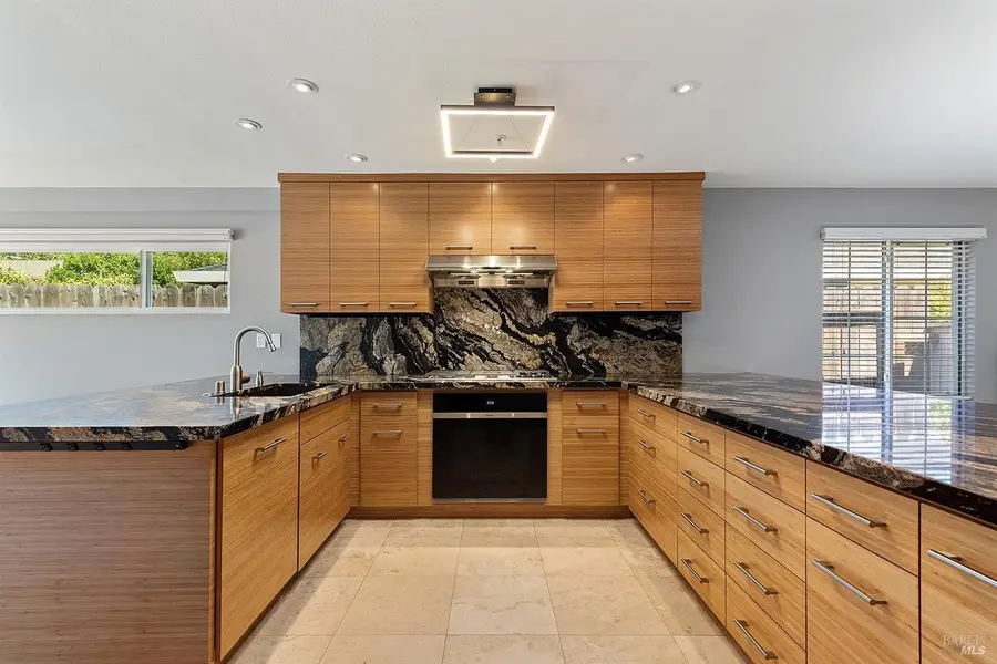 431 University Street, Healdsburg, CA 95448 - Image #2