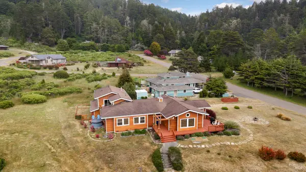 44465 O Roreys Roost, Irish Beach, CA 95459