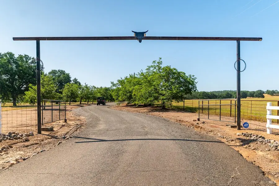 18045 Red Bank Road, Red Bluff, CA 96080 - Image #2