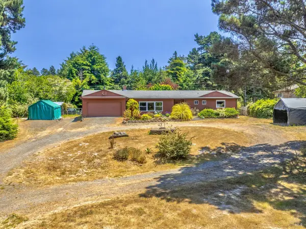18841 Lahmon Lane, Fort Bragg, CA 95437