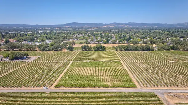 179 Pleasant Avenue, Windsor, CA 95403