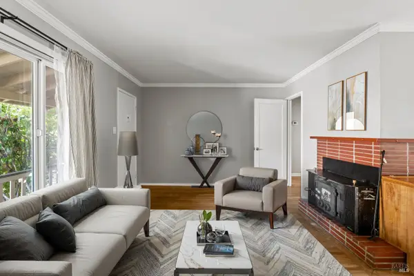 611 Hawthorne Lane, Willits, CA 95490