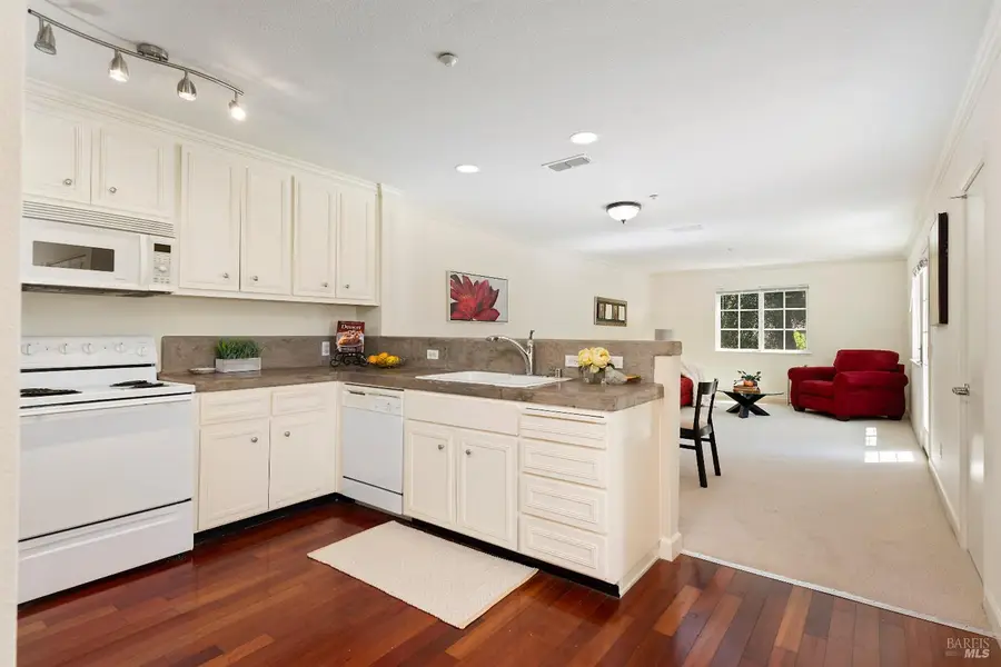 510 Entrada Drive #203, Novato, CA 94949 - Image #3