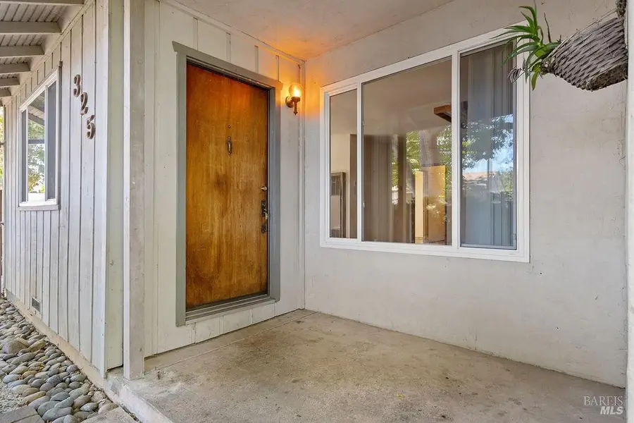 325 Cottonwood Drive, Vallejo, CA 94591 - Image #2