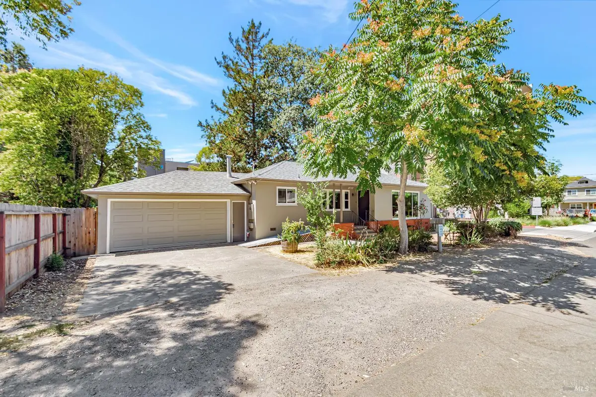 209 Decoe Street, Santa Rosa, CA 95401 - Image #1