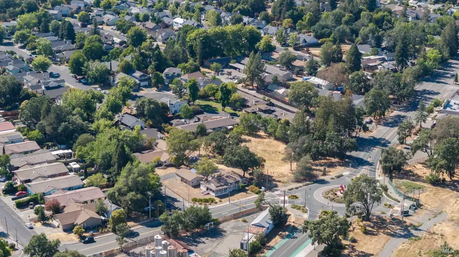 411 Walten Way, Windsor, CA 95492 - Image #2