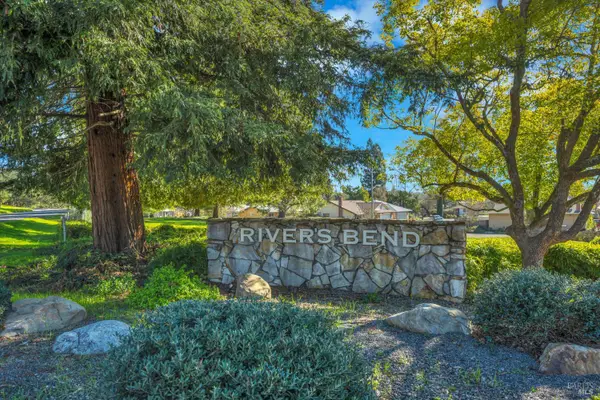 220 Cedar Circle, Healdsburg, CA 95448