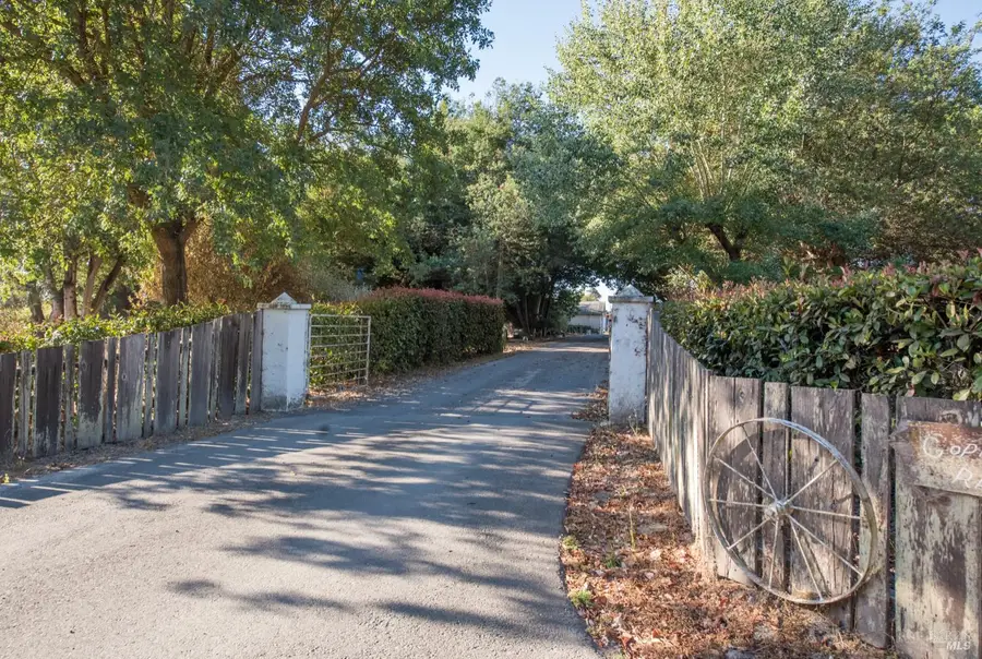 5301 Hutchinson Road, Sebastopol, CA 95472 - Image #3