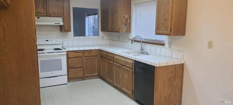 577 Capps Lane, Ukiah, CA 95482 - Image #2