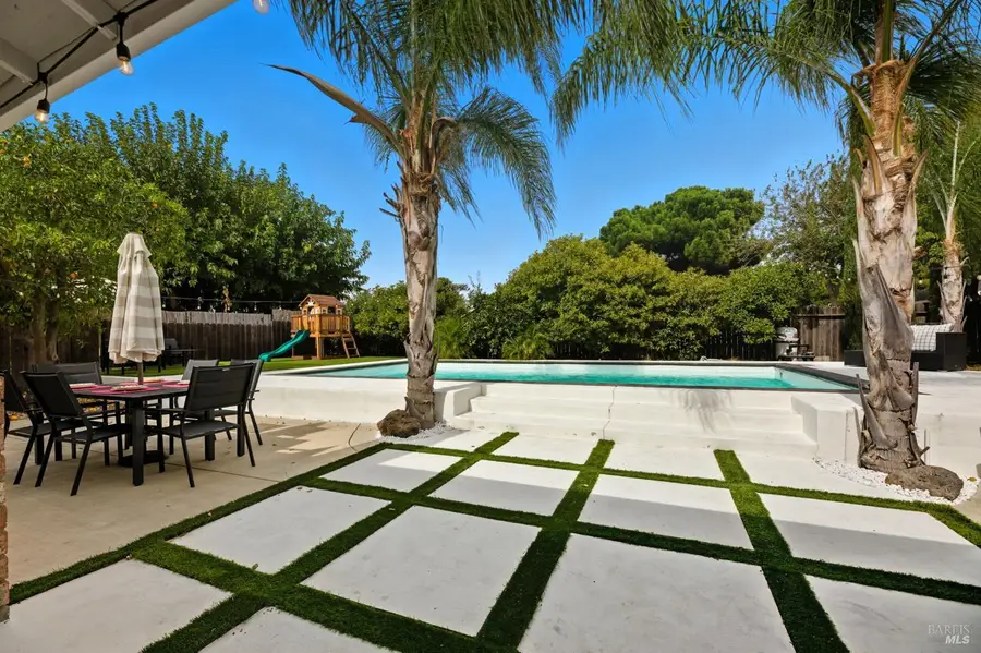 678 Claremont Drive, Vacaville, CA 95687 - Image #2