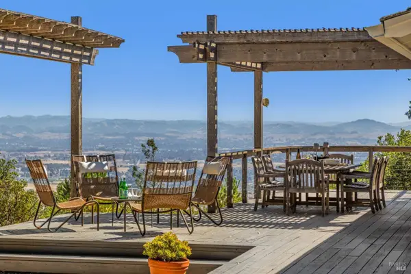 2700 Warrington Road, Santa Rosa, CA 95404