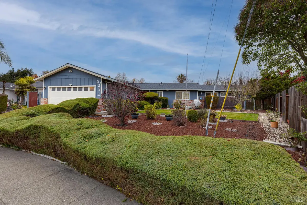 533 Albert Way, Petaluma, CA 94954 - Image #1