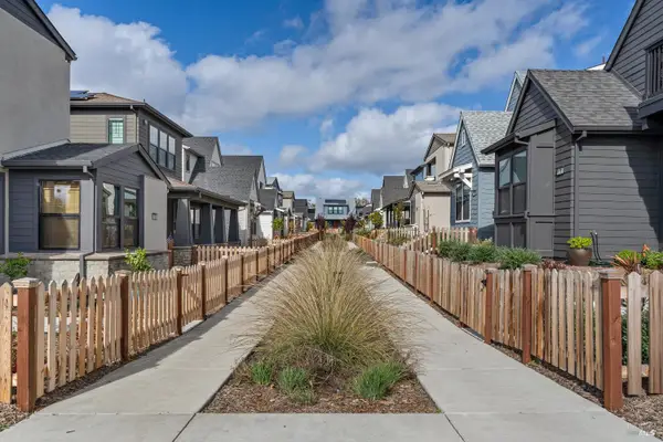 1594 NE Waterside Lane Ne, Rohnert Park, CA 94928