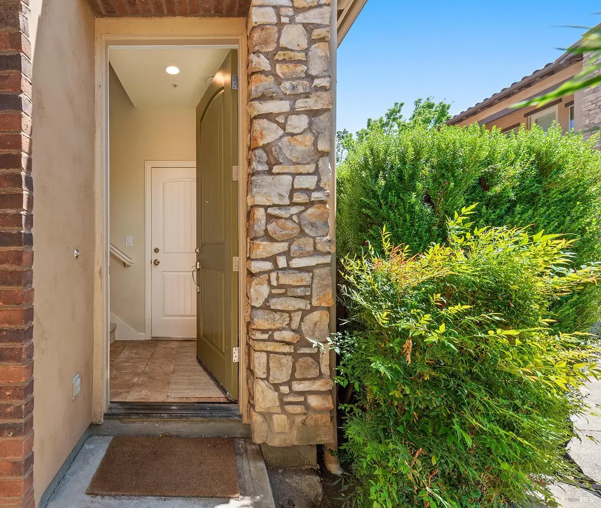 180 Healdsburg Avenue #B, Cloverdale, CA 95425 - Image #1