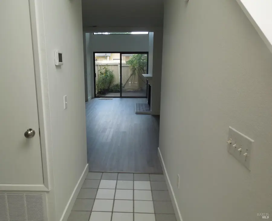 2802 Woodlake Drive, Santa Rosa, CA 95405 - Image #2