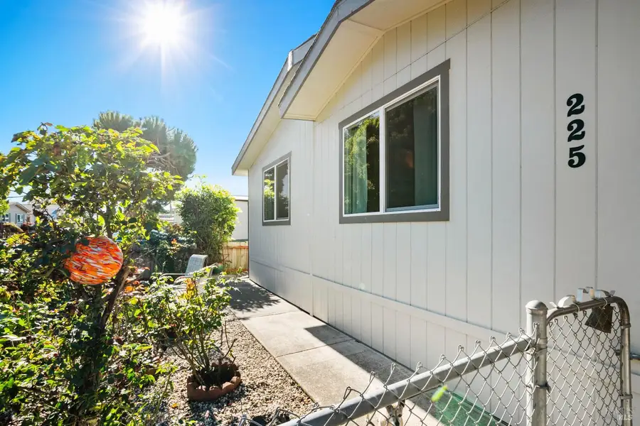 225 Magnolia Avenue, Santa Rosa, CA 95407 - Image #3