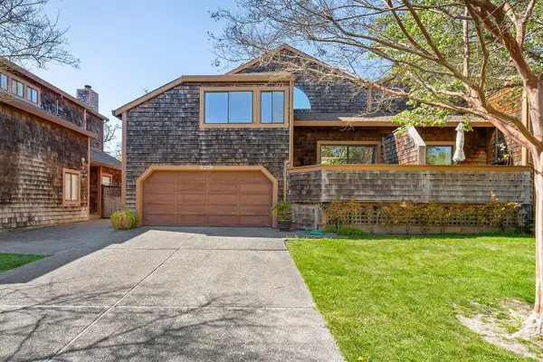 9239 Lakewood Drive, Windsor, CA 95492