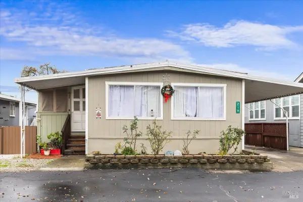 219 N Heidi Court #79, Windsor, CA 95492