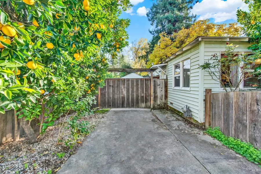 211 Triplett Drive, Cloverdale, CA 95425 - Image #2