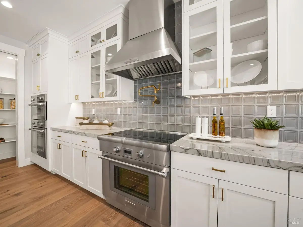 31 Erin Drive, San Rafael, CA 94903 - Image #1