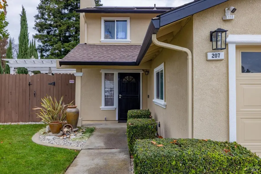 207 Dogwood Court, Vacaville, CA 95687 - Image #3