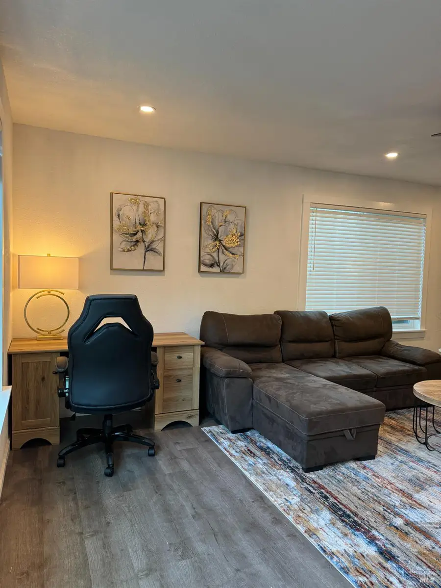 674 Willow Avenue, Ukiah, CA 95482 - Image #3