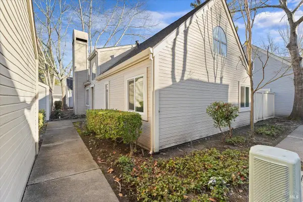 3313 Yulupa Avenue, Santa Rosa, CA 95405