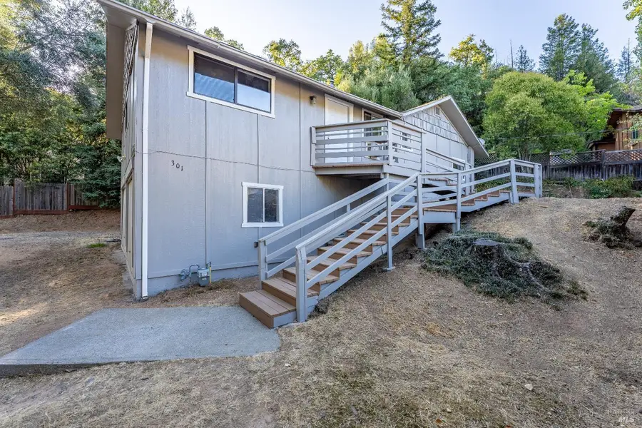 301 Crestview Drive, Ukiah, CA 95482 - Image #2