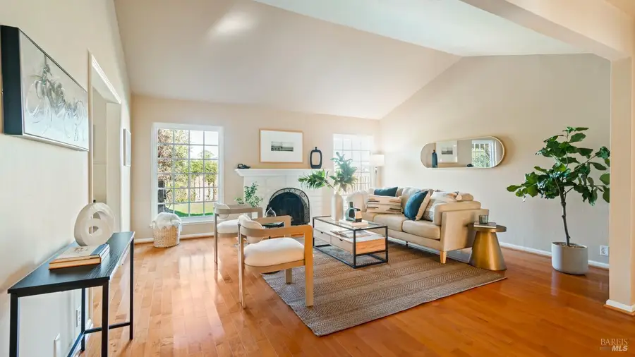 40 Surfwood Circle, San Rafael, CA 94901 - Image #2