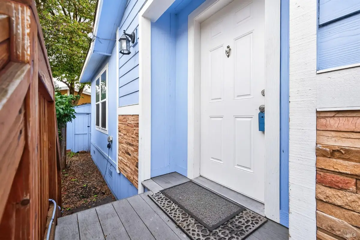 24 Leisure Park Circle, Santa Rosa, CA 95401 - Image #1