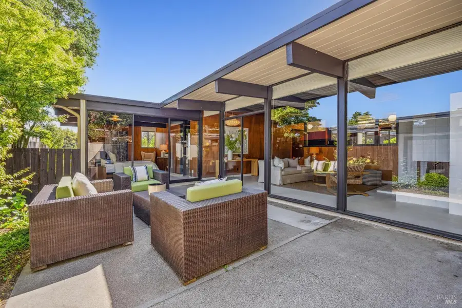 659 Las Colindas Road, San Rafael, CA 94903 - Image #2