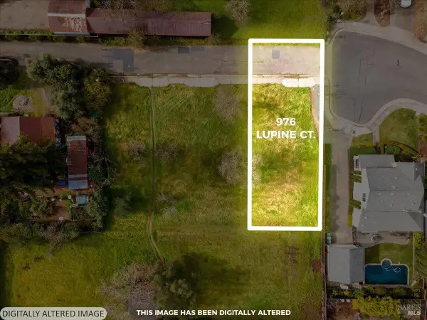 976 Lupine Court, Healdsburg, CA 95448