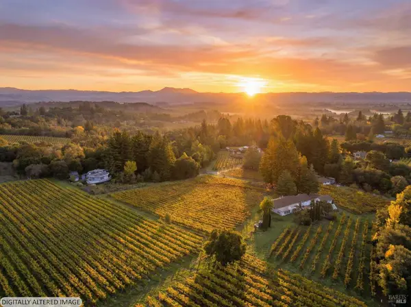 5555 Rio Vida Lane, Sebastopol, CA 95472