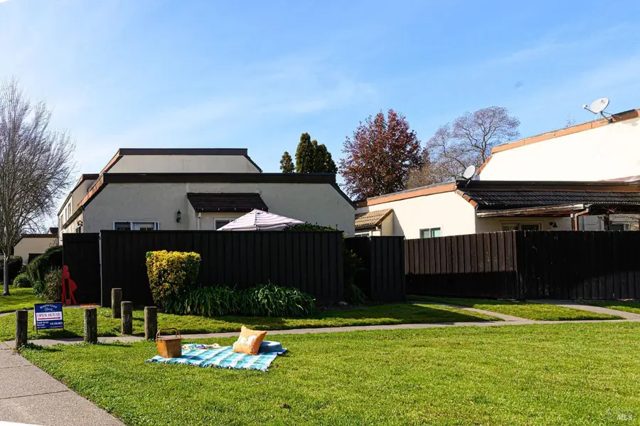 1816 Primavera Court, Santa Rosa, CA 95409 - Image #2