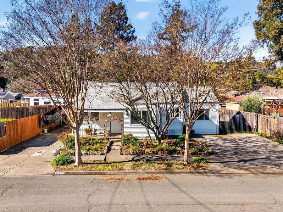 321 Roosevelt Street, Napa, CA 94558 - #2