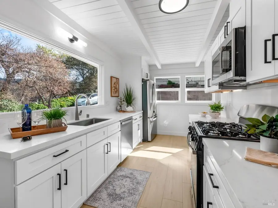 611 Lake Street, Cloverdale, CA 95425 - #2