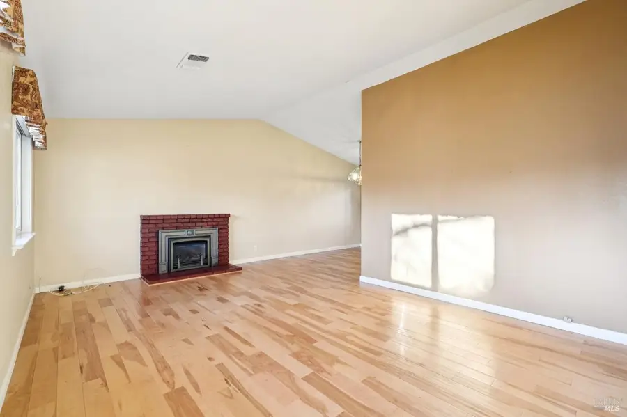 324 Woodside Circle, Vacaville, CA 95688 - Image #3