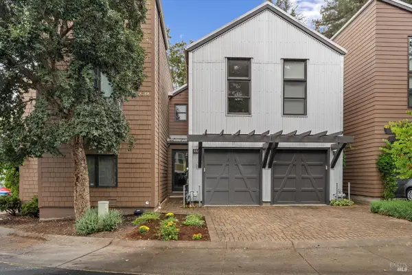 532 Grove Street, Healdsburg, CA 95448