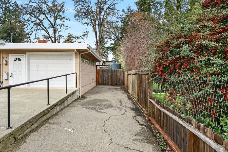 1580 Glenwood Drive, Ukiah, CA 95482 - #3