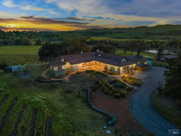 910 Lytton Springs Road, Healdsburg, CA 95448