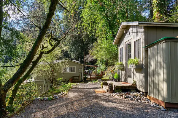 10443 Woodside Drive, Forestville, CA 95436