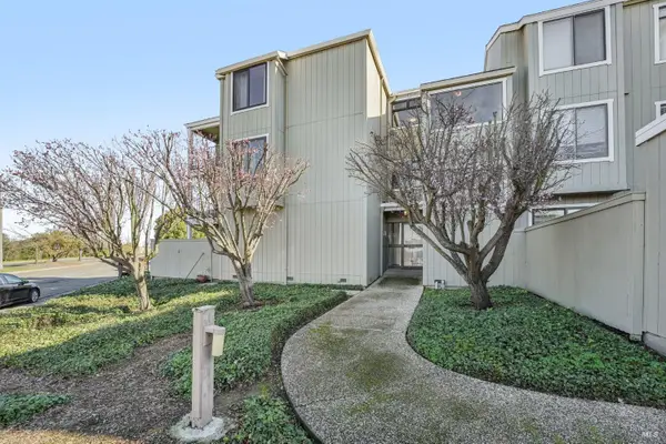 2 Lakeview Court, Novato, CA 94947
