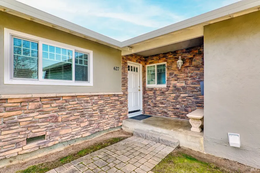 627 Shasta Court, Dixon, CA 95620 - #2