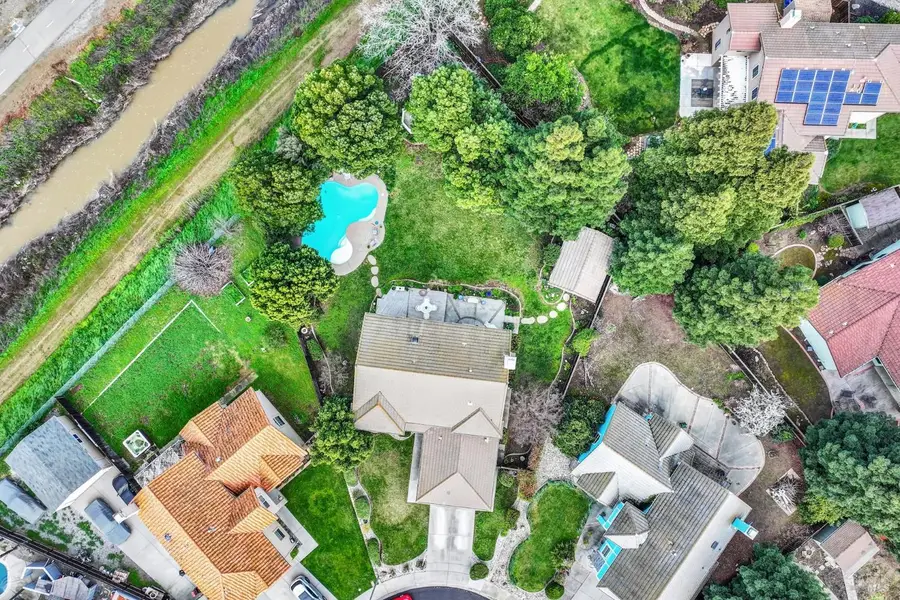 325 Fieldstone Court, Vacaville, CA 95687 - #2