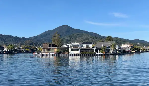 28 Corte Del Coronado, Larkspur, CA 94939